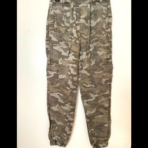 American Eagle camo joggers